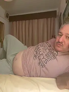 Snapshot of Russirayu chatting on April 10, 2026, 9:33 pm Russirayu online show from April 10, 2026, 9:33 pm