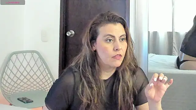 Snapshot of V_monse chatting on June 4, 2026, 9:08 pm V monse online show from June 4, 2026, 9:08 pm
