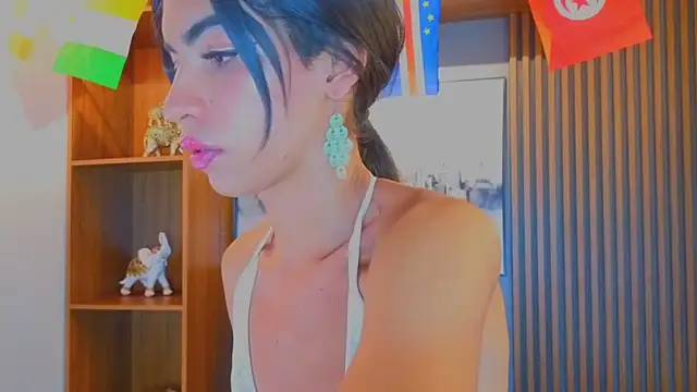 Snapshot of Alahia_Rodriguez chatting on July 16, 2026, 7:33 pm Alahia Rodriguez online show from July 16, 2026, 7:33 pm