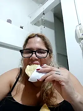 EllisW8 online show from April 25, 2026, 12:46 am