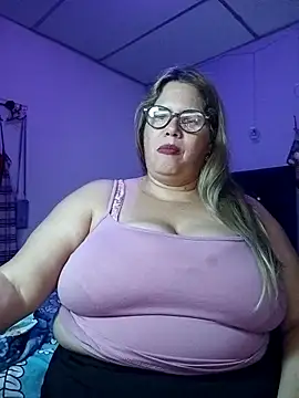 EllisW8 online show from November 10, 2025, 11:43 pm