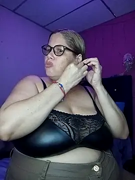 EllisW8 online show from September 17, 2025, 11:29 pm