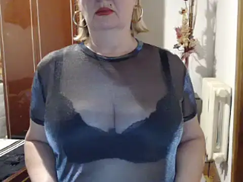 Snapshot of Secretfox chatting on October 14, 2025, 4:35 am Secretfox online show from October 14, 2025, 4:35 am