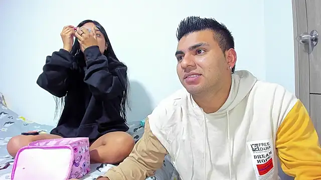 2ScarletandRyan8 online show from March 4, 2025, 10:02 am
