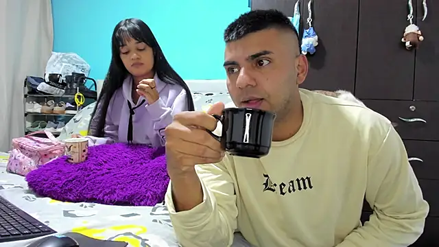 Snapshot of 2ScarletandRyan8 chatting on February 22, 2026, 11:01 am 2ScarletandRyan8 online show from February 22, 2026, 11:01 am