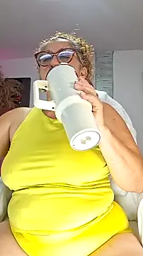 Snapshot of evelin_hott chatting on December 4, 2025, 3:38 am evelin hott online show from December 4, 2025, 3:38 am