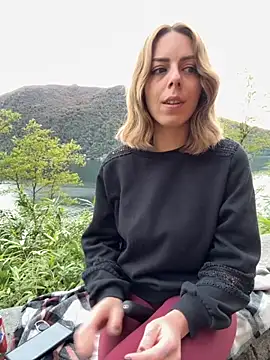 Snapshot of Mia_Railey chatting on October 27, 2025, 2:29 pm Mia Railey online show from October 27, 2025, 2:29 pm