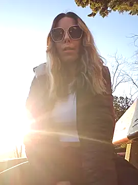 Snapshot of Mia_Railey chatting on February 27, 2025, 4:21 pm Mia Railey online show from February 27, 2025, 4:21 pm