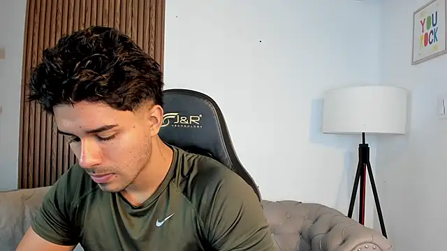 Snapshot of liam_collins21 chatting on October 10, 2025, 1:12 pm liam collins21 online show from October 10, 2025, 1:12 pm