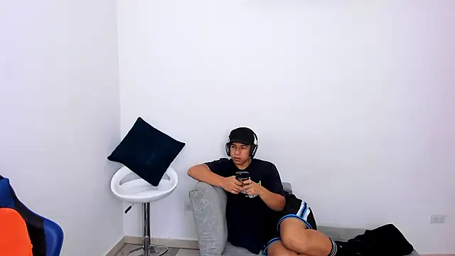 Snapshot of brutal_sex_room2 chatting on March 15, 2026, 1:29 pm brutal sex room2 online show from March 15, 2026, 1:29 pm