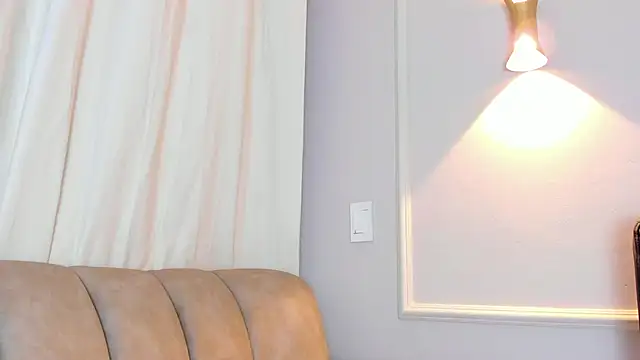 Lia walton online show from September 13, 2025, 12:16 pm