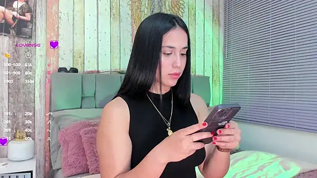 Gigi-bom online show from March 10, 2025, 1:23 am