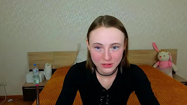 Snapshot of Cowell_Adelina chatting on April 4, 2026, 9:27 am Cowell Adelina online show from April 4, 2026, 9:27 am