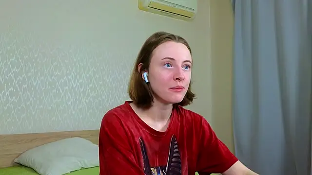 Snapshot of Cowell_Adelina chatting on April 27, 2026, 9:29 am Cowell Adelina online show from April 27, 2026, 9:29 am