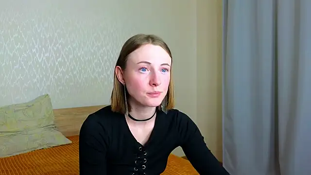 Snapshot of Cowell_Adelina chatting on April 13, 2026, 9:24 am Cowell Adelina online show from April 13, 2026, 9:24 am