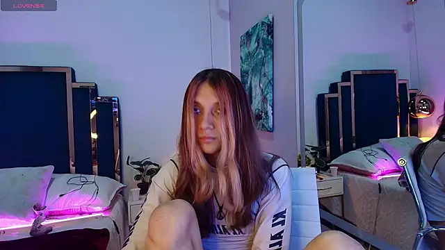 Feniix   online show from June 4, 2026, 4:50 am