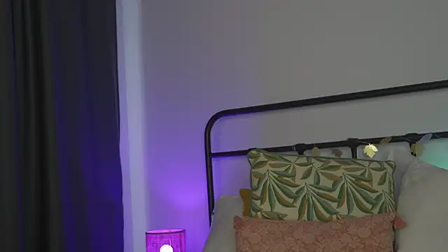 JoanneGG online show from October 28, 2025, 9:19 am