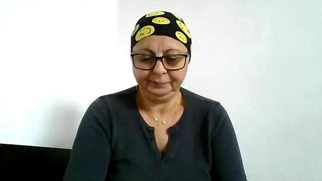 roseblak42 online show from November 15, 2025, 12:42 pm