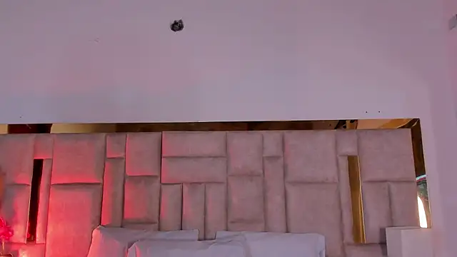 Miss Abigail  online show from November 5, 2025, 1:36 pm