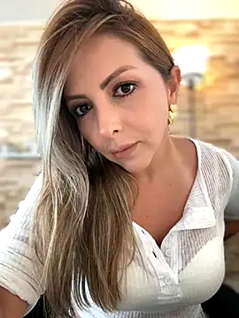  Abril-Office1 online show from September 22, 2025, 3:07 pm