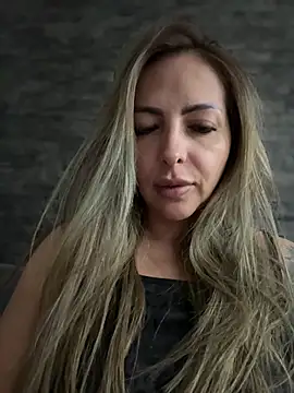  Abril-Office1 online show from February 15, 2026, 2:12 am