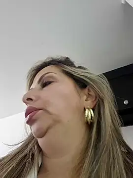  Abril-Office1 online show from February 24, 2025, 7:52 pm