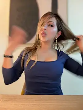 Snapshot of _Abril-Office1 chatting on April 10, 2026, 2:35 pm Abril-Office1 online show from April 10, 2026, 2:35 pm