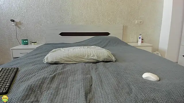 Snapshot of me___ow chatting on February 20, 2026, 6:26 am me ow online show from February 20, 2026, 6:26 am