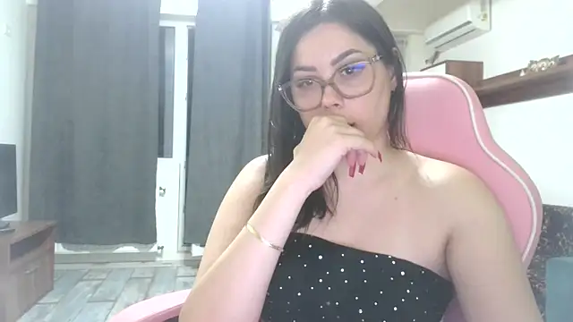 Snapshot of LovelyJulliette chatting on June 1, 2026, 10:31 pm LovelyJulliette online show from June 1, 2026, 10:31 pm