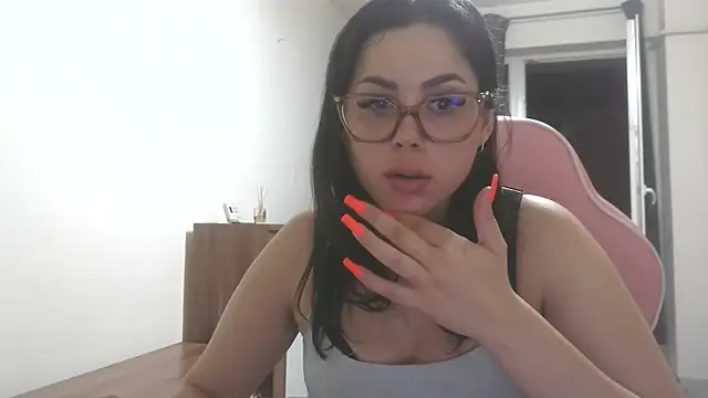 Snapshot of LovelyJulliette chatting on June 7, 2026, 11:32 pm LovelyJulliette online show from June 7, 2026, 11:32 pm
