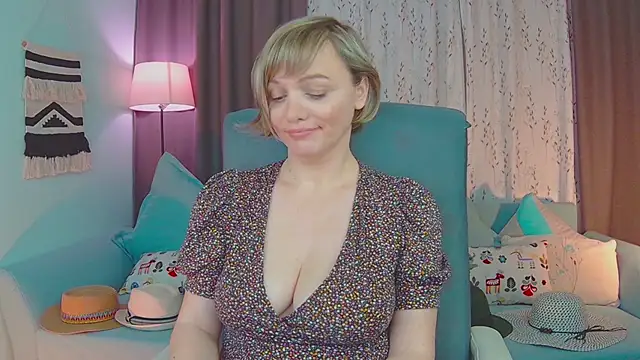 NandiSmile online show from February 28, 2025, 7:46 pm