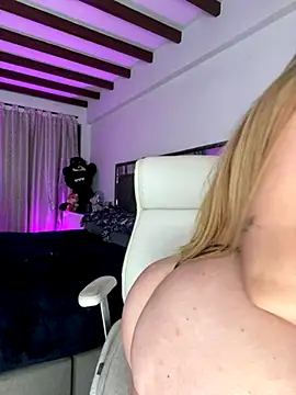 natashasweet online show from October 25, 2025, 4:33 am