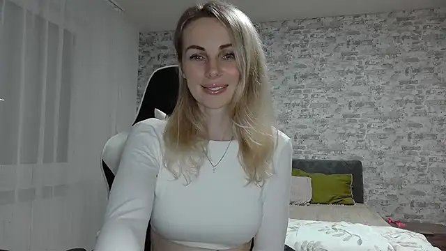 AlissonBia online show from June 6, 2026, 8:58 pm