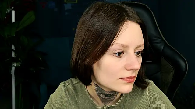 VeliraBraitberg online show from March 13, 2025, 8:15 am