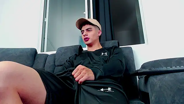 Snapshot of Stiven_CL chatting on October 21, 2025, 10:20 pm Stiven CL online show from October 21, 2025, 10:20 pm