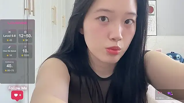 Snapshot of rose-u chatting on April 19, 2026, 1:28 am rose-u online show from April 19, 2026, 1:28 am