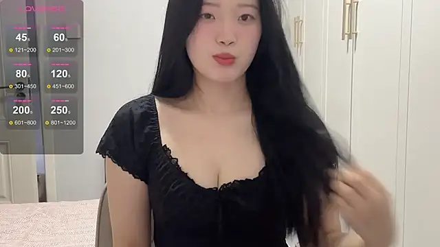 rose-u online show from November 7, 2025, 1:43 am