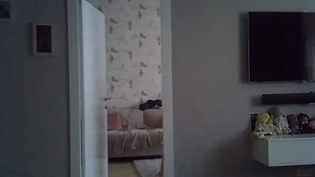 ZarinaSwift online show from November 7, 2025, 4:50 am