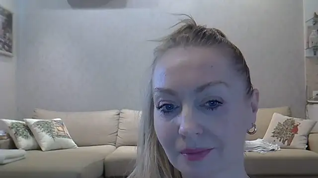 ZarinaSwift online show from March 31, 2026, 9:33 am