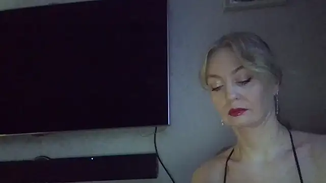 ZarinaSwift online show from December 20, 2024, 4:31 am