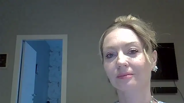 ZarinaSwift online show from April 26, 2026, 8:00 am