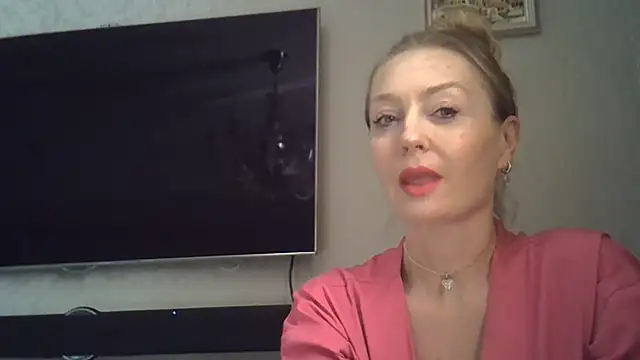 Snapshot of ZarinaSwift chatting on July 27, 2026, 10:11 am ZarinaSwift online show from July 27, 2026, 10:11 am