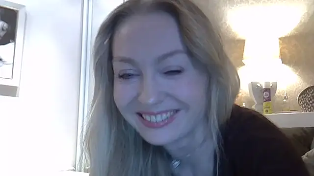 ZarinaSwift online show from April 24, 2026, 4:47 am