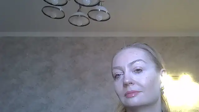 Snapshot of ZarinaSwift chatting on July 15, 2026, 5:47 am ZarinaSwift online show from July 15, 2026, 5:47 am