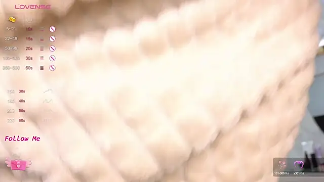 Snapshot of LaraSkinny chatting on October 15, 2025, 1:59 am LaraSkinny online show from October 15, 2025, 1:59 am