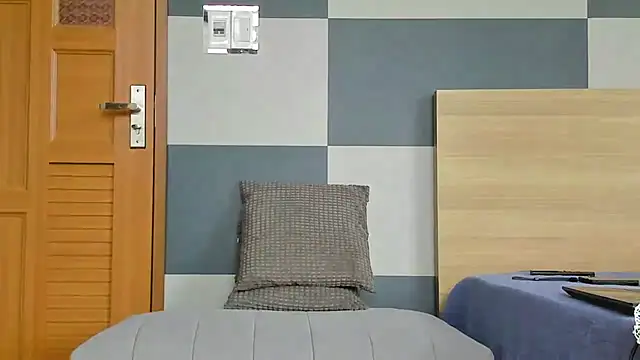 Kiera Thomas online show from October 31, 2025, 4:20 am