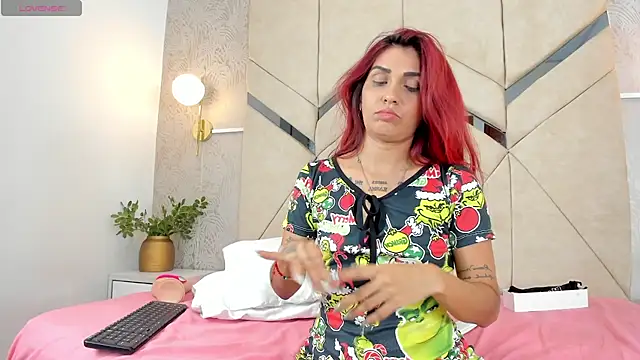 Snapshot of LiaVelez chatting on November 27, 2025, 2:50 pm LiaVelez online show from November 27, 2025, 2:50 pm