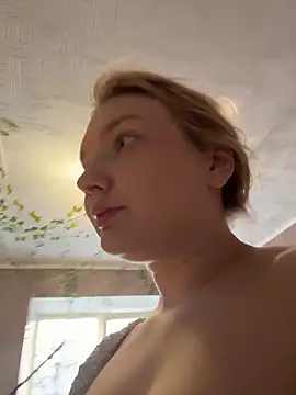 AmmyHot online show from December 18, 2025, 4:28 am