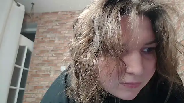 Amelia Kiss  online show from February 22, 2025, 12:38 am
