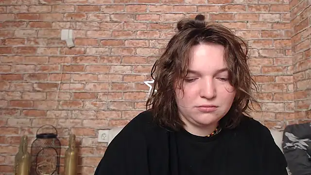 Amelia Kiss  online show from February 18, 2025, 12:48 am